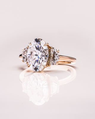 4.0 CT Oval Cut Three Stones Moissanite Engagement Ring