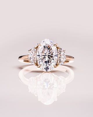 4.0 CT Oval Cut Three Stones Moissanite Engagement Ring