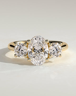 2 CT Oval Cut Three Stones Moissanite Engagement Ring