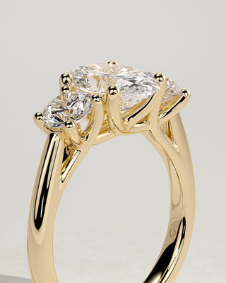 2 CT Oval Cut Three Stones Moissanite Engagement Ring