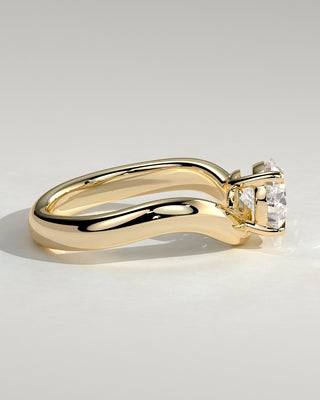 2.0 CT Pear Curved & Solitaire Moissanite Engagement Ring