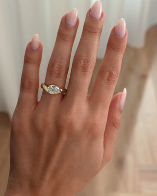 2.0 CT Pear Curved & Solitaire Moissanite Engagement Ring
