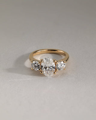 2 CT Oval Cut Three Stones Moissanite Engagement Ring