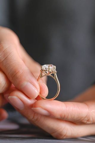 Stunning 1.0 - 2.0 CT Oval Moissanite Engagement Ring with Cluster Design 3