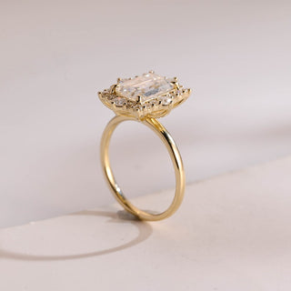 Stunning 1.0 - 2.0 CT Emerald Moissanite Engagement Ring With Halo Design 8