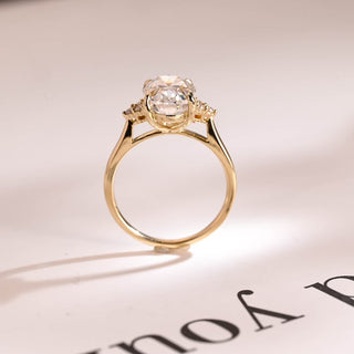 Stunning 1.0 - 2.0 CT Oval Moissanite Engagement Ring with Cluster Design 8