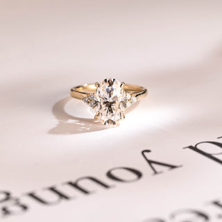 Stunning 1.0 - 2.0 CT Oval Moissanite Engagement Ring with Cluster Design 1