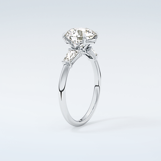 2.0 CT Round Cut Three Stone Moissanite Engagement Ring 18