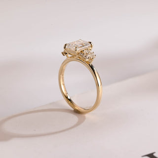 Stunning 1.0 - 2.0 CT Emerald Moissanite Engagement Ring With Cluster Design 5