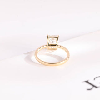 Stunning 1.0 - 2.0 CT Emerald Moissanite Engagement Ring with Solitaire Design 7