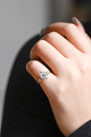 Stunning 1.0 - 2.0 CT Oval Moissanite Engagement Ring with Cluster Design 6
