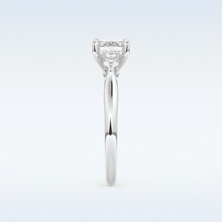 Elegant 1.31 CT Three Stone Engagement Ring Featuring Emerald Moissanite