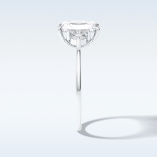 Elegant 2.5 CT Three Stones Engagement Ring Featuring Radiant Moissanite