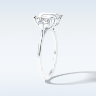 Elegant 2.5 CT Three Stones Engagement Ring Featuring Radiant Moissanite