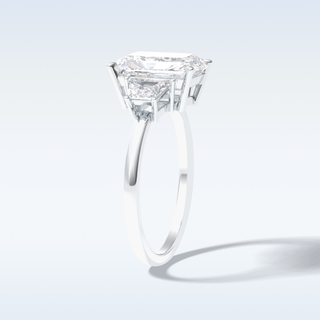 Elegant 3.0 CT Three Stones Engagement Ring Featuring Radiant Moissanite