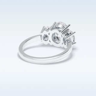 Elegant 2.5 CT Three Stones Engagement Ring Featuring Oval Moissanite