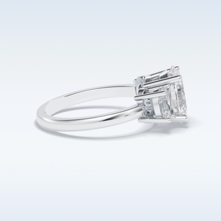 Elegant 2.5 CT Three Stones Engagement Ring Featuring Oval Moissanite