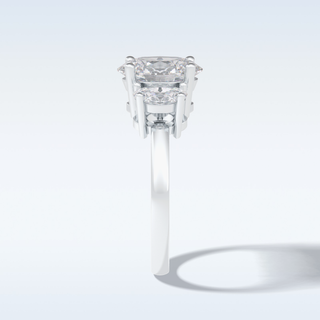 Elegant 2.5 CT Three Stones Engagement Ring Featuring Oval Moissanite