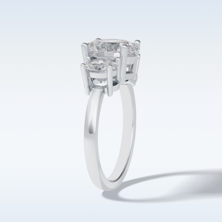 Elegant 2.5 CT Three Stones Engagement Ring Featuring Oval Moissanite