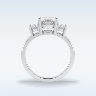 Elegant 2.5 CT Three Stones Engagement Ring Featuring Oval Moissanite