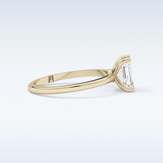 Stunning 1.02 CT Solitaire Engagement Ring Featuring Emerald Moissanite