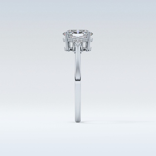 Elegant 1.0 CT Three Stones Engagement Ring Featuring Oval Moissanite
