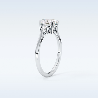 Elegant 1.0 CT Three Stones Engagement Ring Featuring Oval Moissanite
