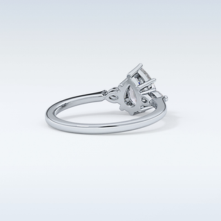 Elegant 0.86 CT Three Stones Engagement Ring Featuring Pear Moissanite
