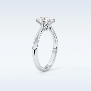 Stunning 1.0 CT Cathedral Solitaire Engagement Ring Featuring Oval Moissanite