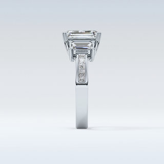 Elegant 2.65 CT Three Stones Engagement Ring Featuring Emerald Moissanite