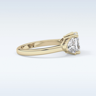 Elegant 1.78 CT Three Stones Engagement Ring Featuring Emerald Moissanite