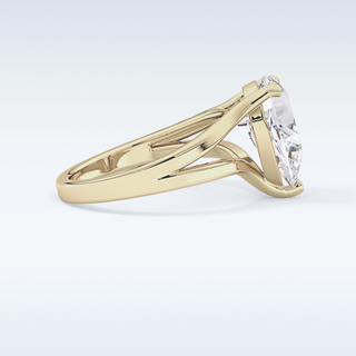 Stunning 3.15 CT Solitaire Engagement Ring Featuring Pear Moissanite