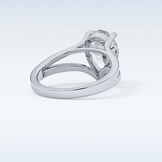 Stunning 3.15 CT Solitaire Engagement Ring Featuring Pear Moissanite
