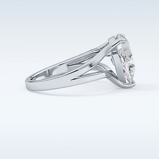 Stunning 3.15 CT Solitaire Engagement Ring Featuring Pear Moissanite