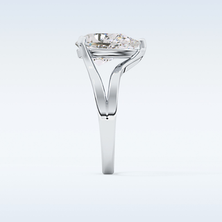 Stunning 3.15 CT Solitaire Engagement Ring Featuring Pear Moissanite