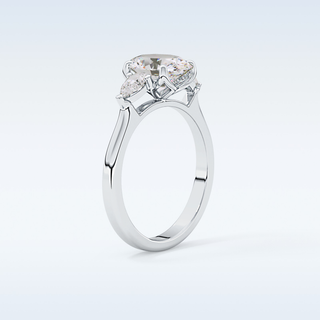 Elegant 1.67 CT Three Stones Engagement Ring Featuring Oval Moissanite