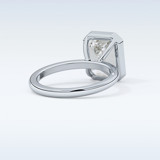 Beautiful 3.71 CT Solitaire Engagement Ring Featuring Emerald Moissanite