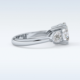 Elegant 2.42 CT Three Stones Engagement Ring Featuring Oval Moissanite