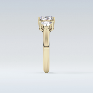 Elegant 1.78 CT Three Stones Engagement Ring Featuring Emerald Moissanite