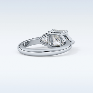 Elegant 1.78 CT Three Stones Engagement Ring Featuring Emerald Moissanite