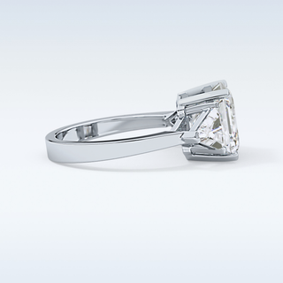 Elegant 3.78 CT Three Stones Engagement Ring Featuring Emerald Moissanite