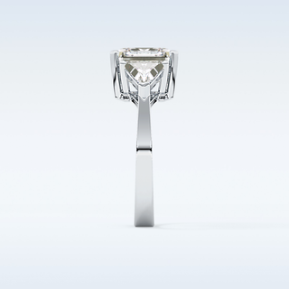 Elegant 3.78 CT Three Stones Engagement Ring Featuring Emerald Moissanite