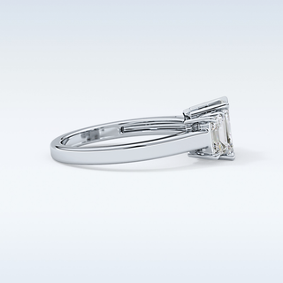 Elegant 1.02 CT Three Stones Engagement Ring Featuring Emerald Moissanite