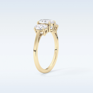 Elegant 0.91 CT Three Stones Engagement Ring Featuring Oval Moissanite
