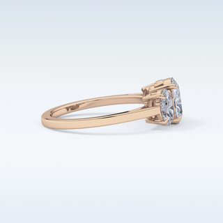 Elegant 0.91 CT Three Stones Engagement Ring Featuring Oval Moissanite