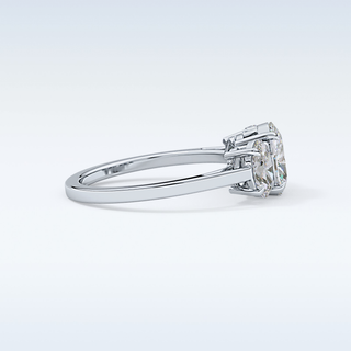Elegant 0.91 CT Three Stones Engagement Ring Featuring Oval Moissanite