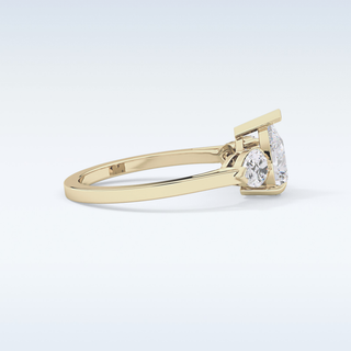 Elegant 0.81 CT Three Stones Engagement Ring Featuring Pear Moissanite
