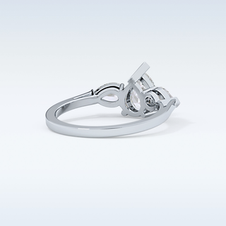 Elegant 0.81 CT Three Stones Engagement Ring Featuring Pear Moissanite
