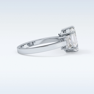 Elegant 2.56 CT Three Stones Engagement Ring Featuring Emerald Moissanite