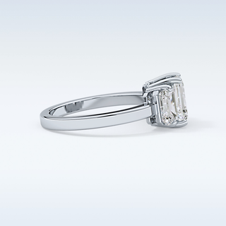 Elegant 1.25 CT Three Stones Engagement Ring Featuring Emerald Moissanite